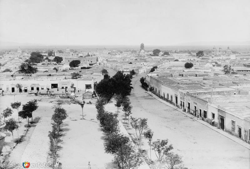 Vista panorámica de Querétaro (por William Henry Jackson, c. 1888)