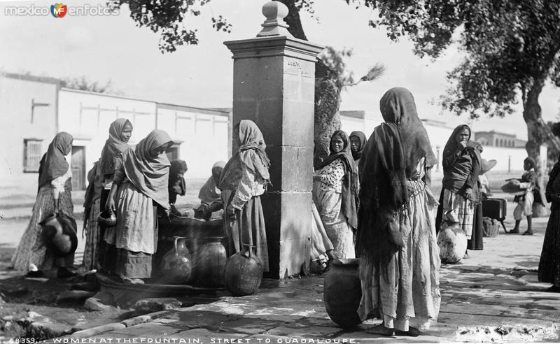 Fuente cerca del Santuario de Guadalupe (por William Henry Jackson, c. 1888)