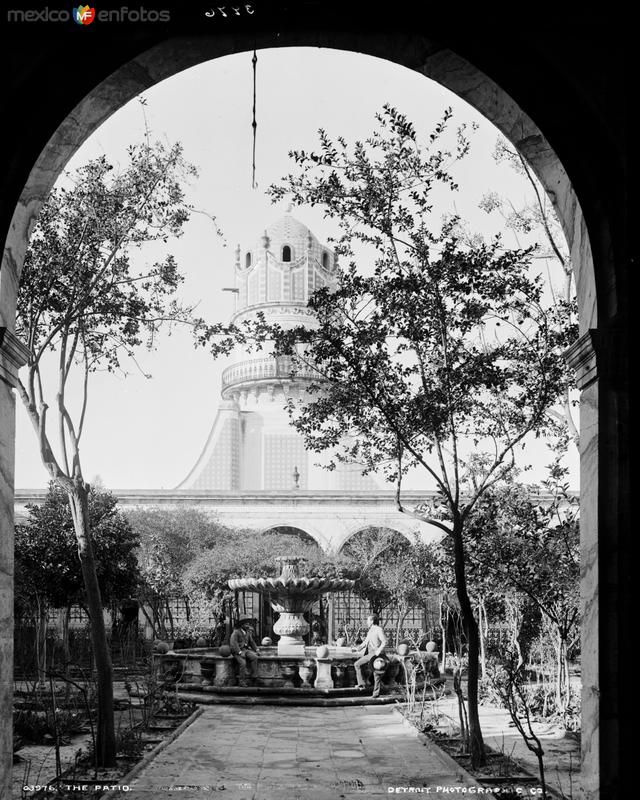 Patio de la Hacienda de Peotillos (circa 1888)