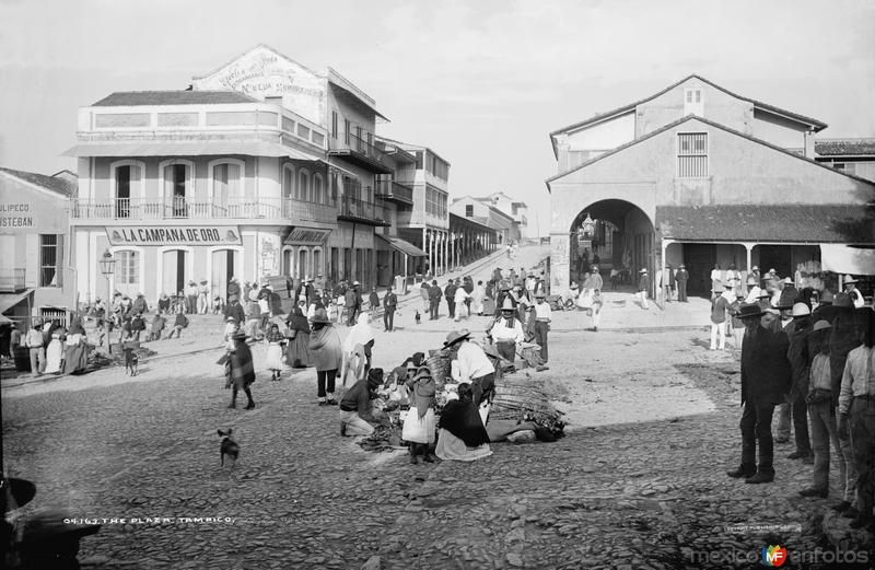 Plaza de Armas (por William Henry Jackson, c. 1888)