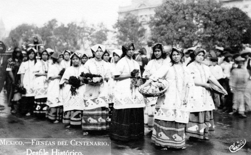 Fiestas del Centenario: Desfile histórico