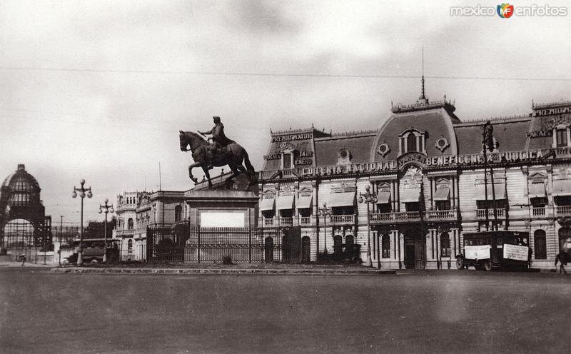 Estatua de Carlos IV