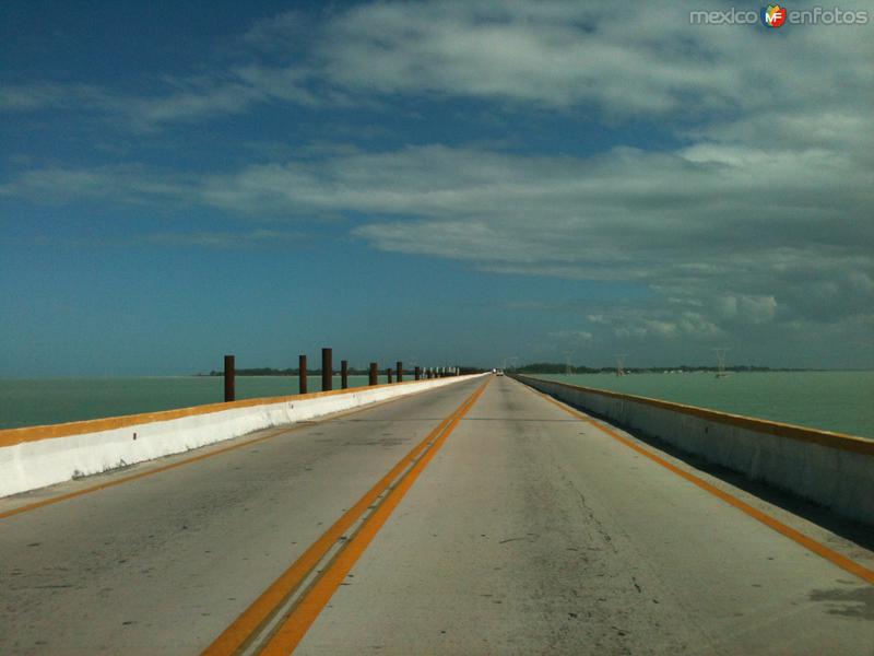 Puente de La Unidad y al fondo Isla Aguada. Diciembre/2014