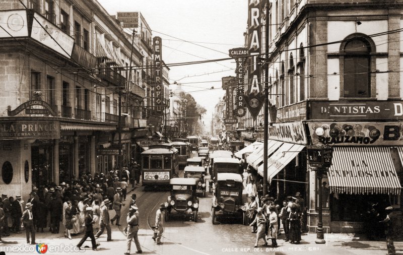 Esquina de las calles República del Brasil y Tacuba (c. 1922)