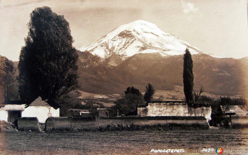 EL VOLCAN POPOCATEPETL por el fotografo Hugo Brehme