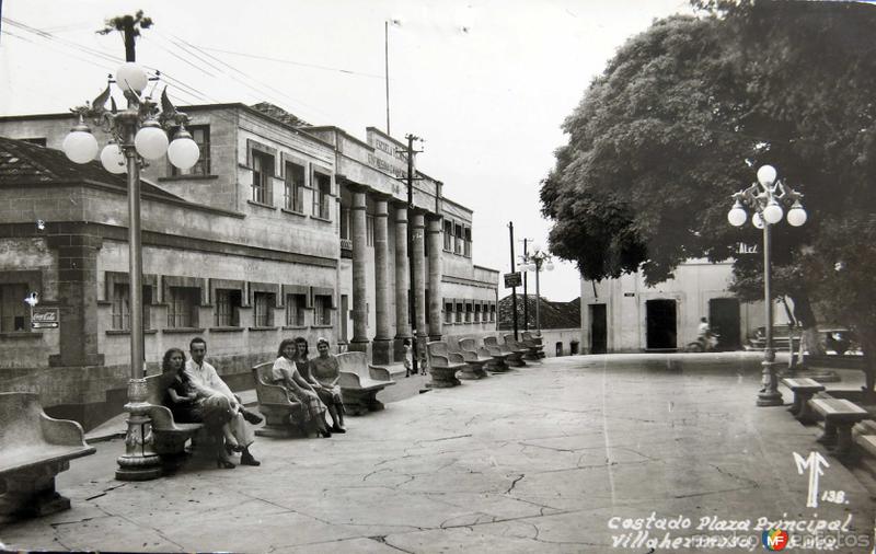 LA PLAZA