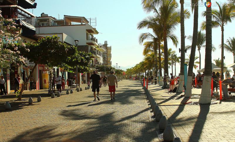 PASEO POR EL MALECON DE PUERTO VALLARTA...2014