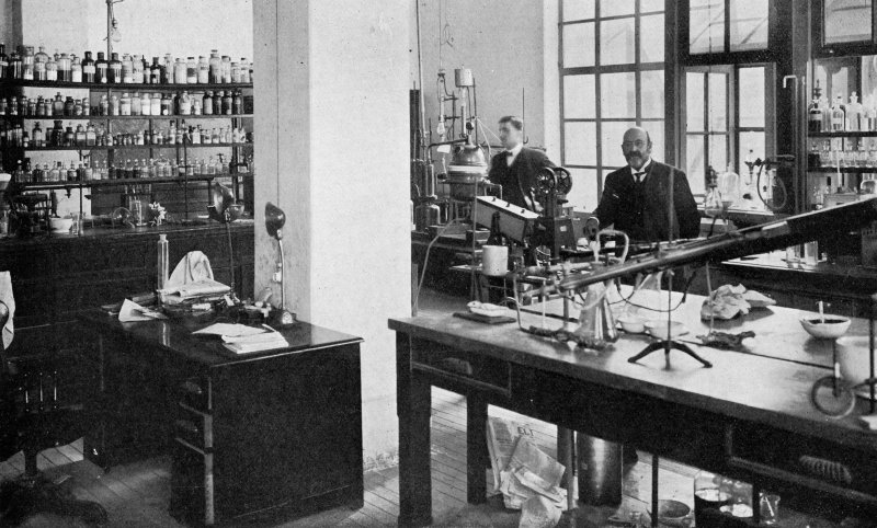 Laboratorio en el Instituto Médico Nacional (1910)