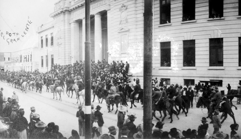 Entrada de Pascual Orozco a Chihuahua (Bain News Service, 1912)