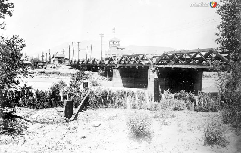 Puente internacional a El Paso, Texas (Bain News Service, c. 1910)