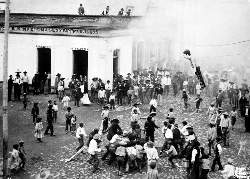 La quema de Judas, durante la Semana Santa (Bain News Service, sin fecha)