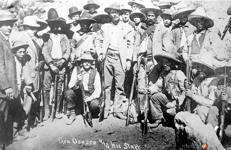 Pascual Orozco y otros revolucionarios (Bain News Service, c. 1911)