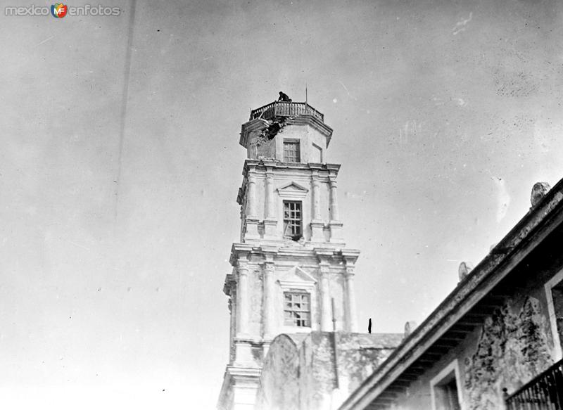 Faro Benito Juárez dañado por el bombardeo estadounidense durante la invasión al puerto (1914)