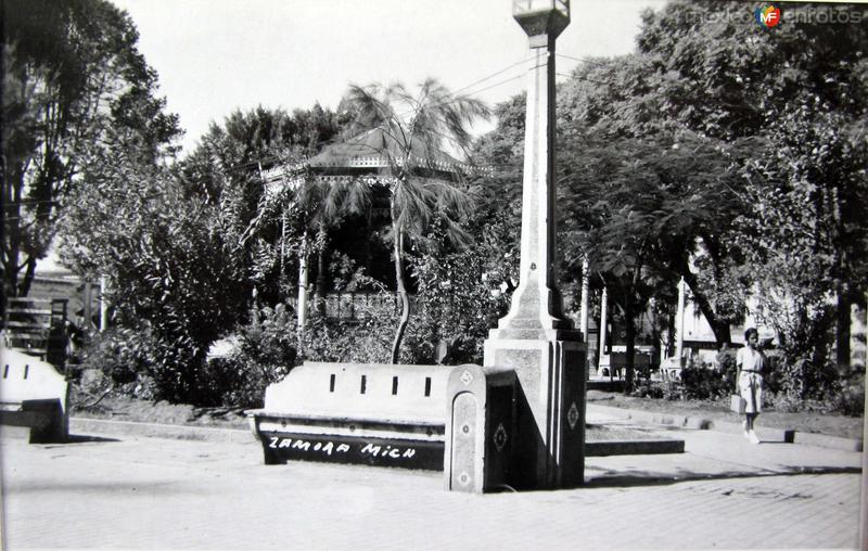 LA PLAZA