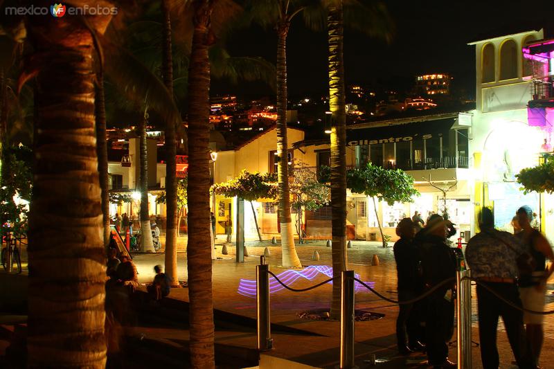 DE NOCHE POR EL MALECON 2014