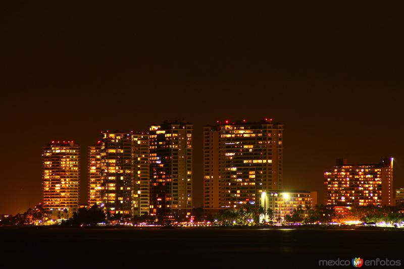 PUERTO VALLARTA DE NOCHE 2014