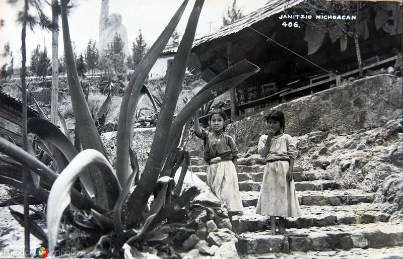 PANORAMA CON INDIGENAS