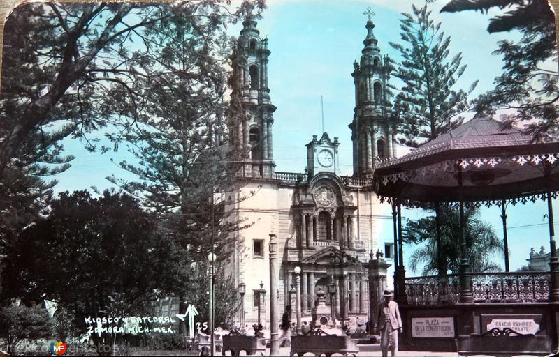 Kiosco y Catedral de Zamora
