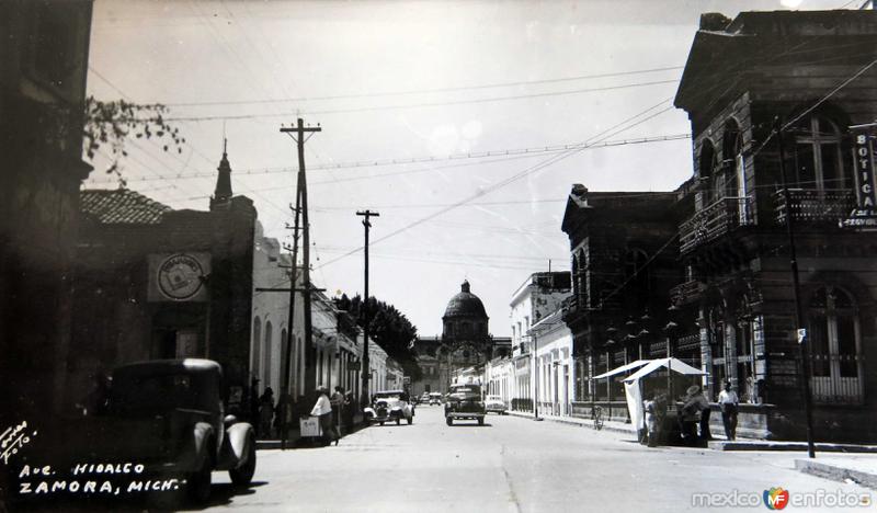 AVENIDA HIDALGO Y LA IGLESIA