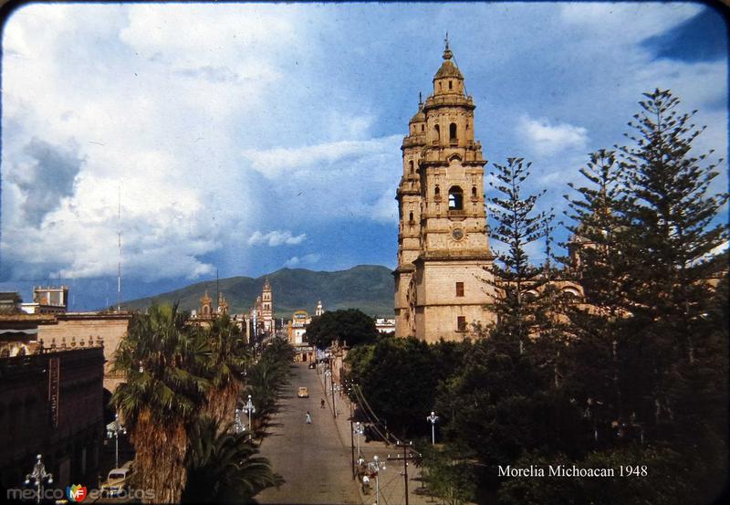 IGLESIA Y ECENA CALLEJERA