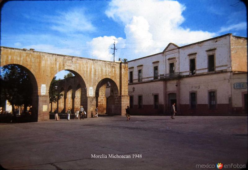 ACUEDUCTO Y ECENA CALLEJERA