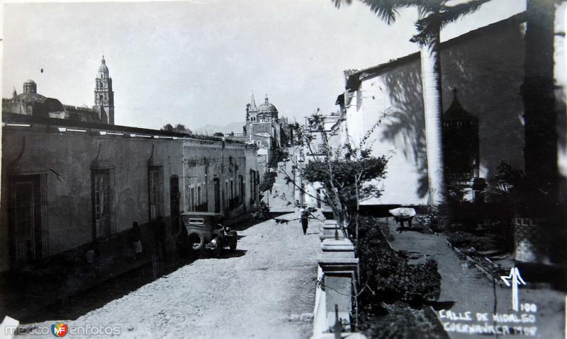 CALLE HIDALGO PANORAMA E IGLESIA