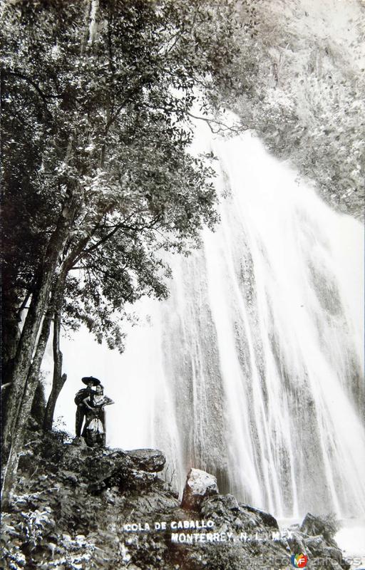 CASCADA COLA DE CABALLO PANORAMA