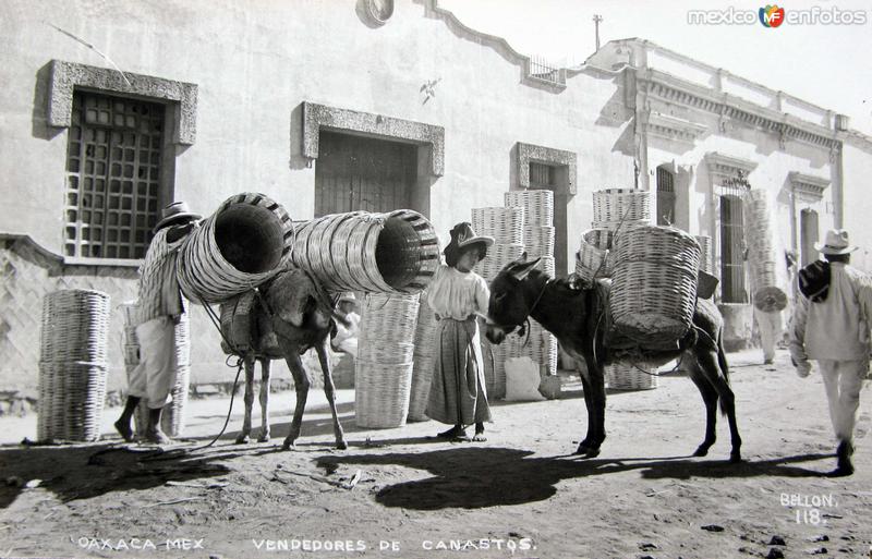 TIPOS MEXICANOS VENDEDORES DE CANASTOS