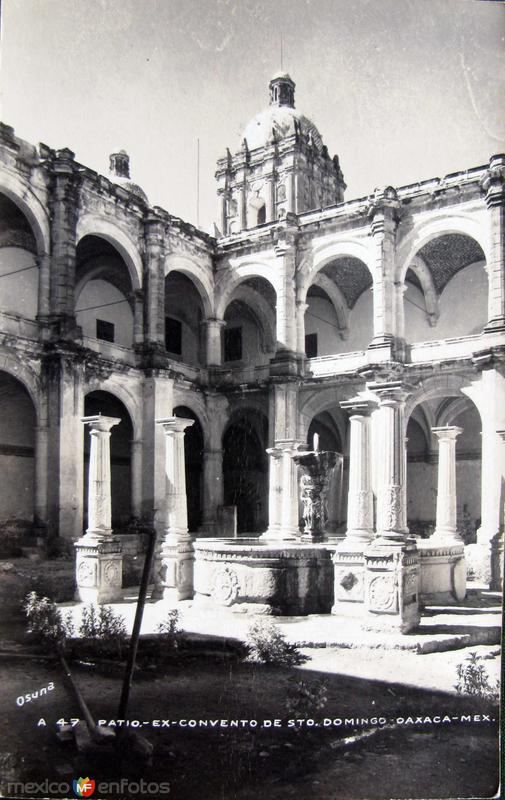 PATIO DEL EXCONVENTO DE STO. DOMINGO