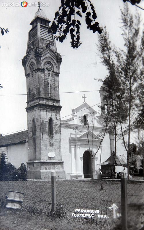 IGLESIA Y PLAZA PRINCIPAL