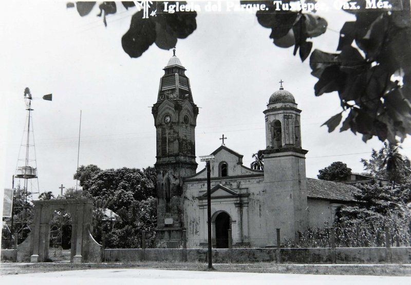 IGLESIA Y PLAZA PRINCIPAL