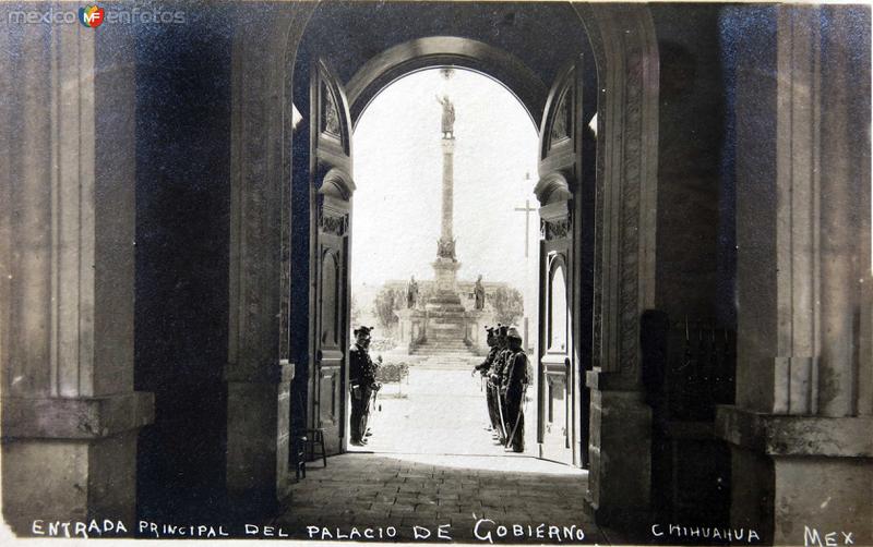 ENTRADA AL PALACIO DE GOBIERNO