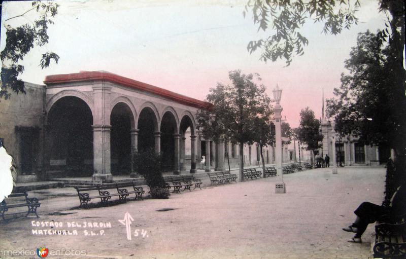 COSTADO DE LA PLAZA