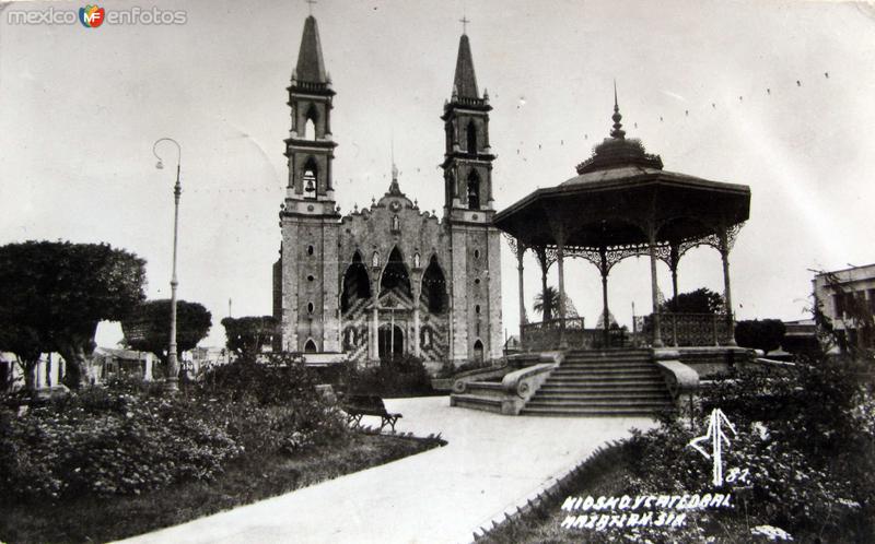 KIOSKO Y LA CATEDRAL