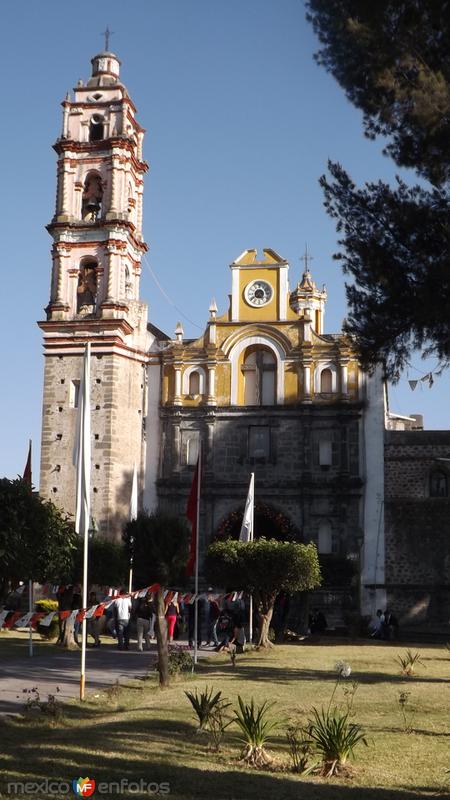 Fachada de la Parroquia de Santa Cruz Tlaxcala. Marzo/2015