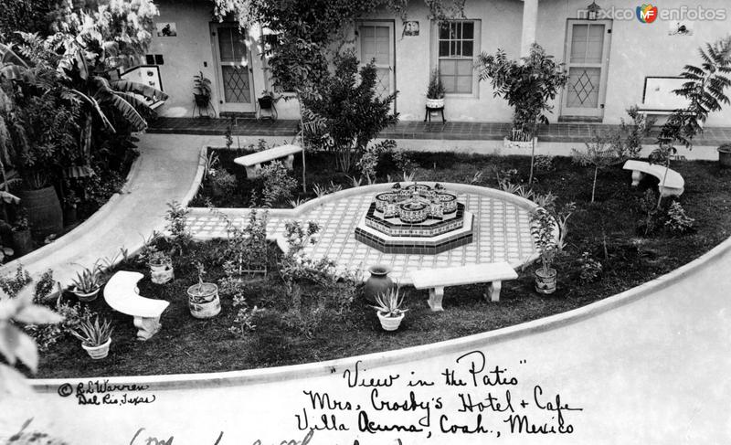 Patio del hotel y café de Mrs. Crosby