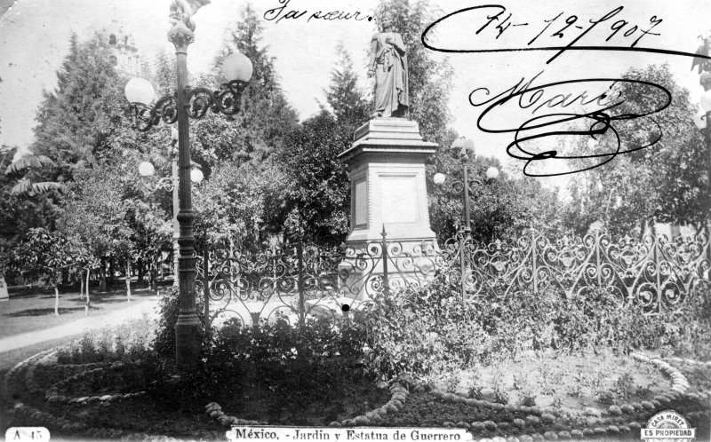 Jardín y estatua de Vicente Guerrero