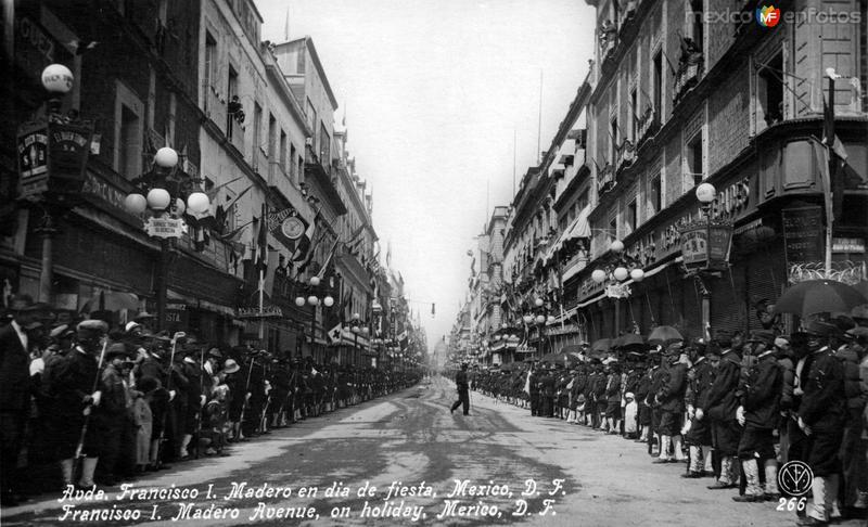 Avenida Francisco I. Madero en día de fiesta