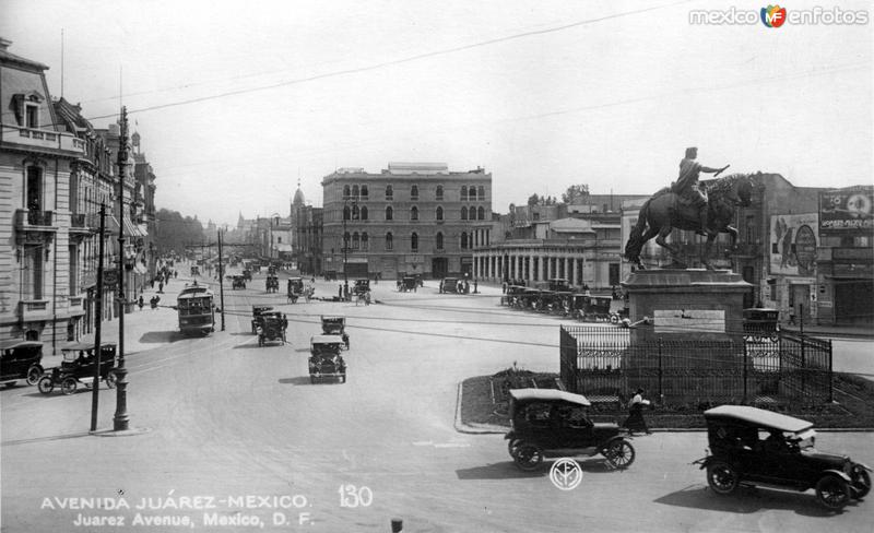 Avenida Juárez y Monumento a Carlos IV