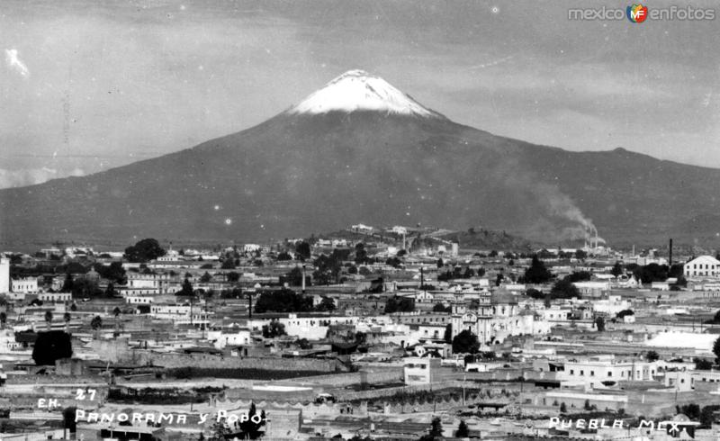 Vista panorámica con el volcán Popocatépetl al fondo