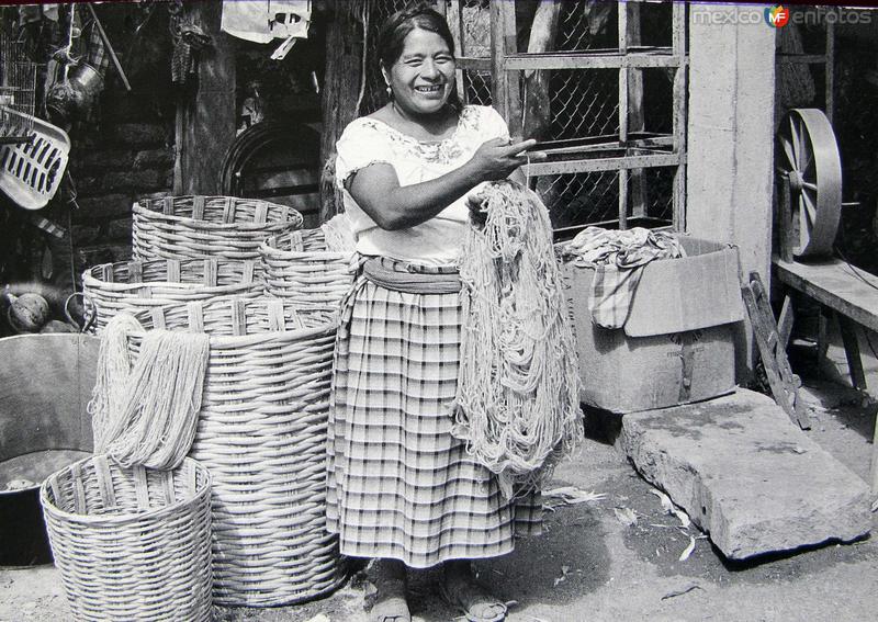 TIPOS MEXICANOS Vendedora de Hilos