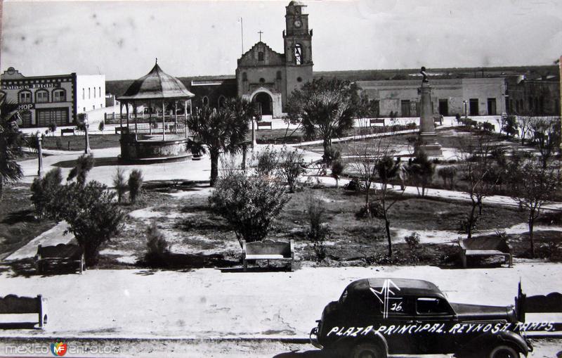 KIOSKO Y PLAZA PRINCIPAL