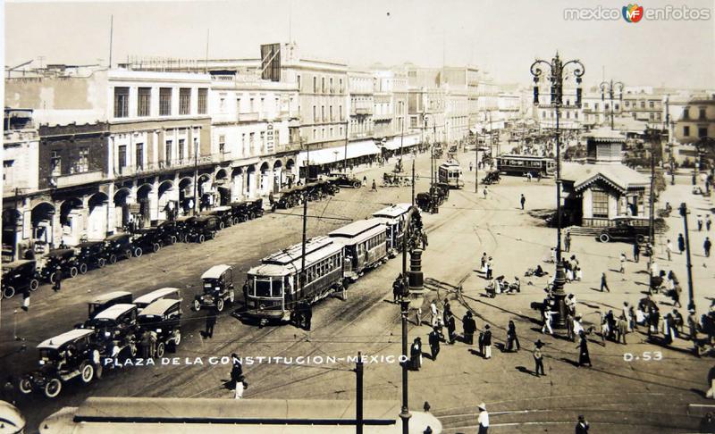 LA PLAZA DE LA CONSTITUCION EL ZOCALO