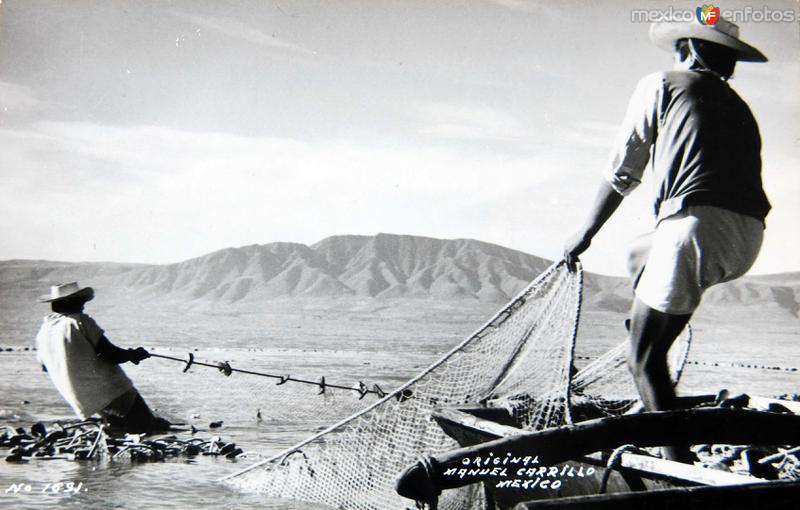 TIPOS MEXICANOS PESCADORES por el fotografo MANUEL CARRILLO