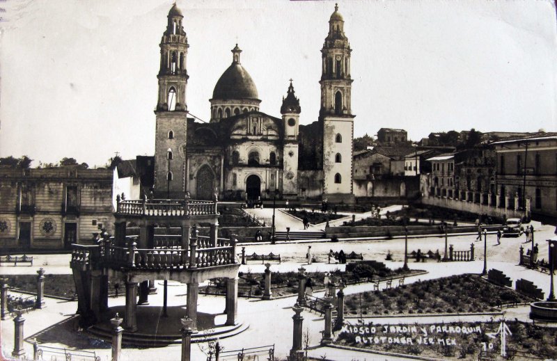 KIOSKO Y JARDIN Y LA PARROQUIA