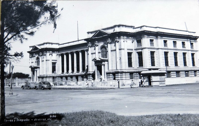 EDIFICIO DE CORREOS Y TELEGRAFOS