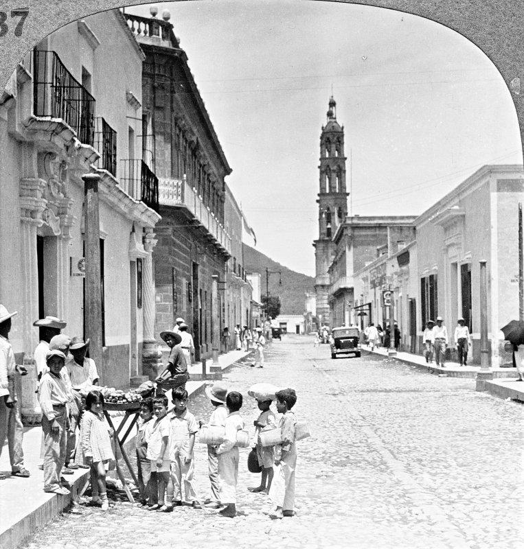 Niños comprando dulces (circa 1925)