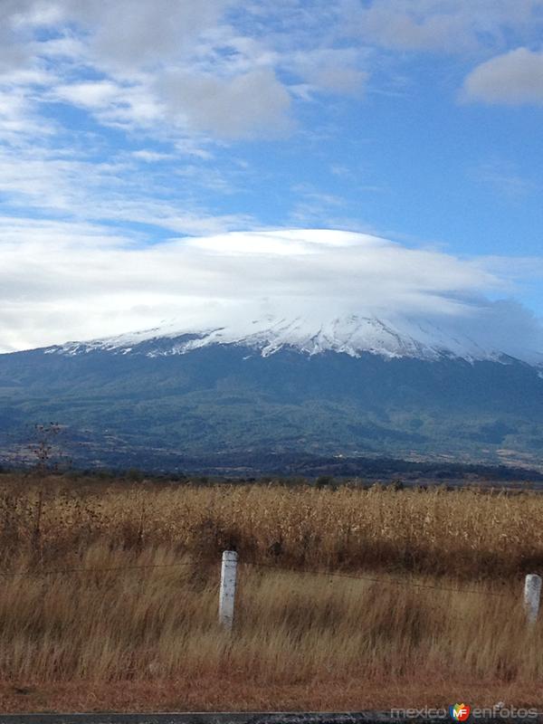 Volcán Popocatépetl cubierto por nubes. Enero/2015