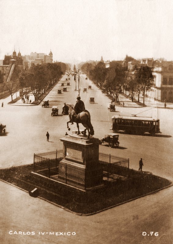 Paseo de la Reforma y monumento a Carlos IV