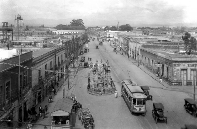 Fuente Salto del Agua y Avenida Arcos de Belem